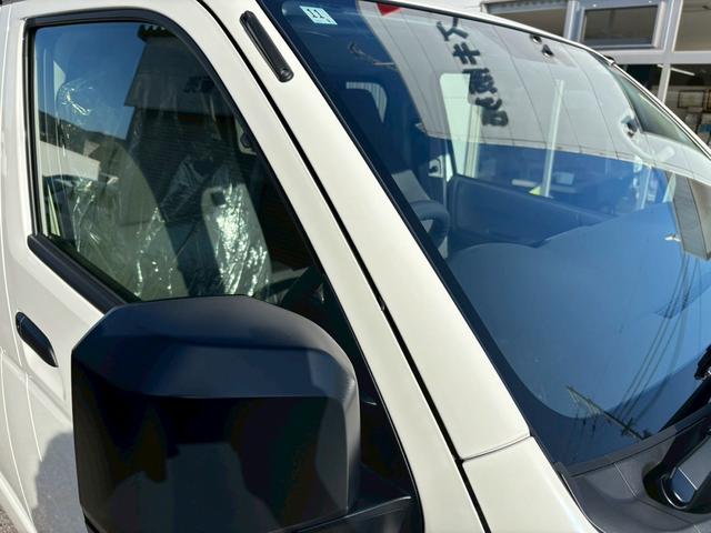 ハイエースバン ＤＸ　ＧＬパッケージ　純正ビルトインＥＴＣ　トヨタセーフティセンス　１ＧＤディーゼルターボエンジン　ステアリングスイッチ　前後同色バンパー　メッキグリル　メッキバックドアガーニッシュ　リヤコンビランプ　ホイールキャップ（6枚目）