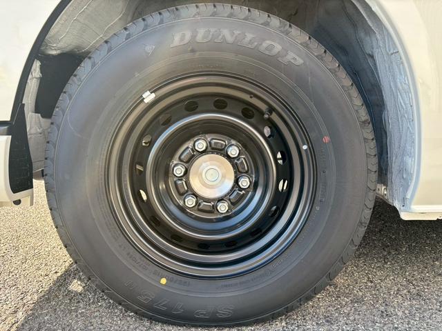ハイエースバン ＤＸ　ＧＬパッケージ　純正ビルトインＥＴＣ　トヨタセーフティセンス　１ＧＤディーゼルターボエンジン　ステアリングスイッチ　前後同色バンパー　メッキグリル　メッキバックドアガーニッシュ　リヤコンビランプ　ホイールキャップ（15枚目）
