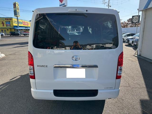 ハイエースバン ＤＸ　ＧＬパッケージ　純正ビルトインＥＴＣ　トヨタセーフティセンス　１ＧＤディーゼルターボエンジン　ステアリングスイッチ　前後同色バンパー　メッキグリル　メッキバックドアガーニッシュ　リヤコンビランプ　ホイールキャップ（22枚目）