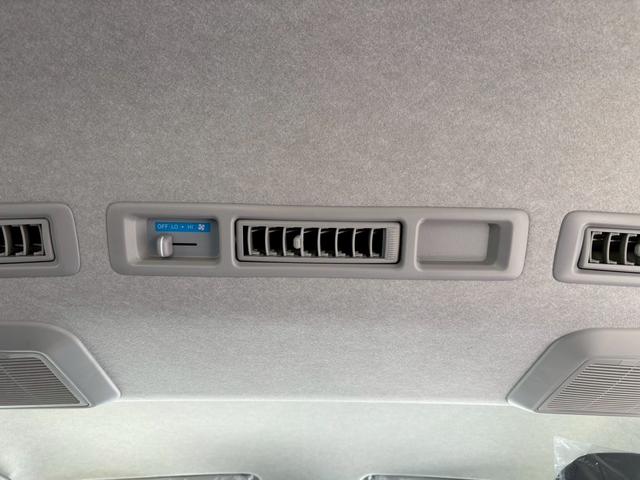 ハイエースバン ＤＸ　ＧＬパッケージ　純正ビルトインＥＴＣ　トヨタセーフティセンス　１ＧＤディーゼルターボエンジン　ステアリングスイッチ　前後同色バンパー　メッキグリル　メッキバックドアガーニッシュ　リヤコンビランプ　ホイールキャップ（34枚目）