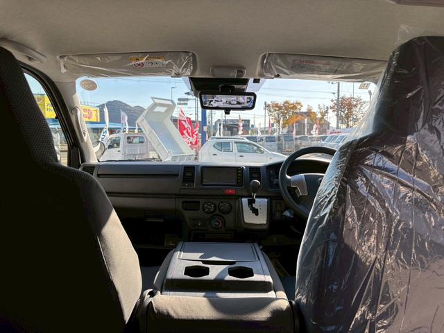 ハイエースバン ＤＸ　ＧＬパッケージ　純正ビルトインＥＴＣ　トヨタセーフティセンス　１ＧＤディーゼルターボエンジン　ステアリングスイッチ　前後同色バンパー　メッキグリル　メッキバックドアガーニッシュ　リヤコンビランプ　ホイールキャップ（40枚目）