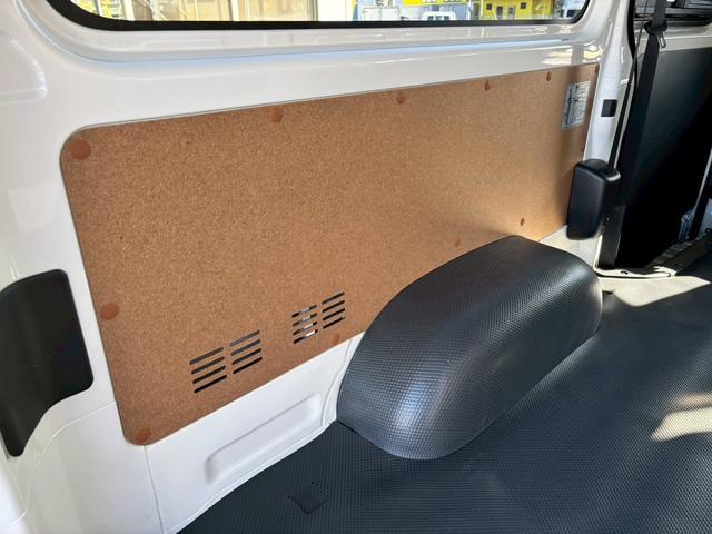 ハイエースバン ＤＸ　ＧＬパッケージ　純正ビルトインＥＴＣ　トヨタセーフティセンス　１ＧＤディーゼルターボエンジン　ステアリングスイッチ　前後同色バンパー　メッキグリル　メッキバックドアガーニッシュ　リヤコンビランプ　ホイールキャップ（41枚目）
