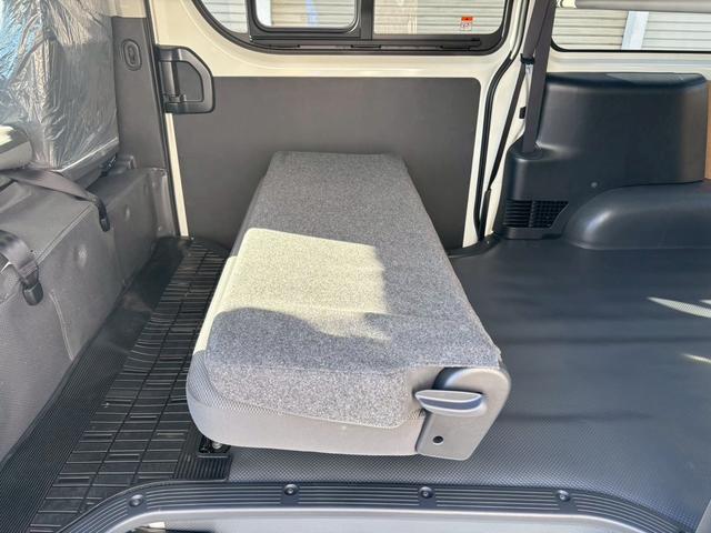 ハイエースバン ＤＸ　ＧＬパッケージ　純正ビルトインＥＴＣ　トヨタセーフティセンス　１ＧＤディーゼルターボエンジン　ステアリングスイッチ　前後同色バンパー　メッキグリル　メッキバックドアガーニッシュ　リヤコンビランプ　ホイールキャップ（48枚目）