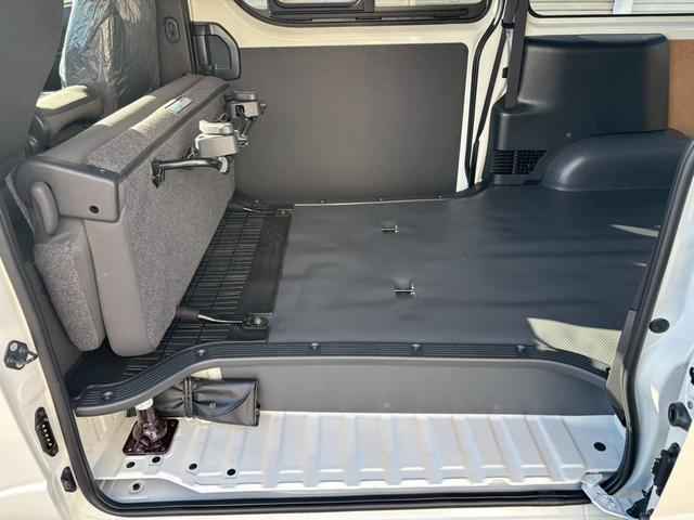 ハイエースバン ＤＸ　ＧＬパッケージ　純正ビルトインＥＴＣ　トヨタセーフティセンス　１ＧＤディーゼルターボエンジン　ステアリングスイッチ　前後同色バンパー　メッキグリル　メッキバックドアガーニッシュ　リヤコンビランプ　ホイールキャップ（49枚目）