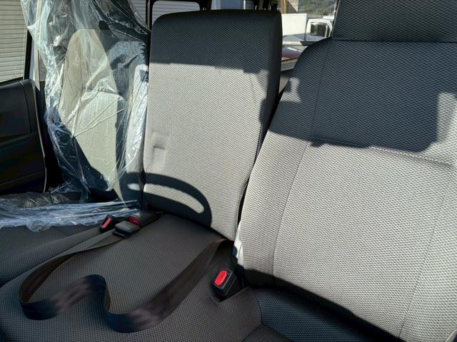 ハイエースバン ＤＸ　ＧＬパッケージ　純正ビルトインＥＴＣ　トヨタセーフティセンス　１ＧＤディーゼルターボエンジン　ステアリングスイッチ　前後同色バンパー　メッキグリル　メッキバックドアガーニッシュ　リヤコンビランプ　ホイールキャップ（55枚目）