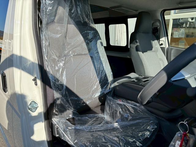 ハイエースバン ＤＸ　ＧＬパッケージ　純正ビルトインＥＴＣ　トヨタセーフティセンス　１ＧＤディーゼルターボエンジン　ステアリングスイッチ　前後同色バンパー　メッキグリル　メッキバックドアガーニッシュ　リヤコンビランプ　ホイールキャップ（62枚目）