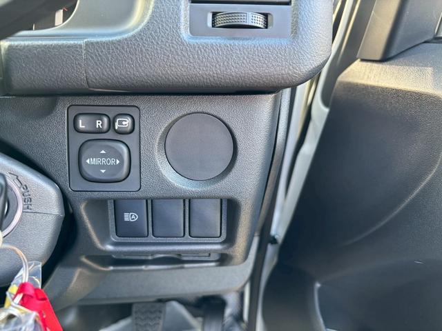 ハイエースバン ＤＸ　ＧＬパッケージ　純正ビルトインＥＴＣ　トヨタセーフティセンス　１ＧＤディーゼルターボエンジン　ステアリングスイッチ　前後同色バンパー　メッキグリル　メッキバックドアガーニッシュ　リヤコンビランプ　ホイールキャップ（67枚目）