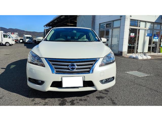 シルフィ Ｘ　ワンオーナー・フォグライト・オートライト・ウィンカードアミラー・プッシュスタート・フルオートエアコン・純正フルセグナビ・バックカメラ・禁煙車（2枚目）