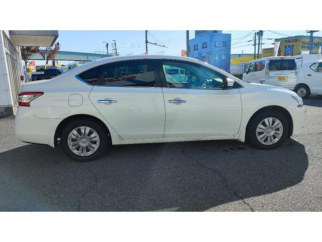 シルフィ Ｘ　ワンオーナー・フォグライト・オートライト・ウィンカードアミラー・プッシュスタート・フルオートエアコン・純正フルセグナビ・バックカメラ・禁煙車（6枚目）