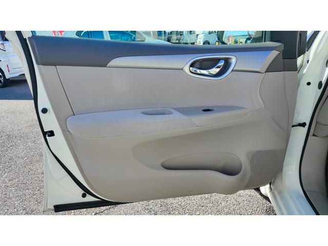 シルフィ Ｘ　ワンオーナー・フォグライト・オートライト・ウィンカードアミラー・プッシュスタート・フルオートエアコン・純正フルセグナビ・バックカメラ・禁煙車（40枚目）