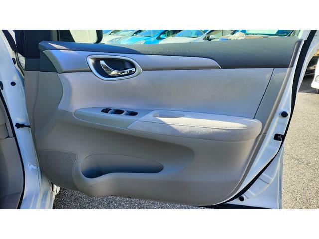 シルフィ Ｘ　ワンオーナー・フォグライト・オートライト・ウィンカードアミラー・プッシュスタート・フルオートエアコン・純正フルセグナビ・バックカメラ・禁煙車（42枚目）