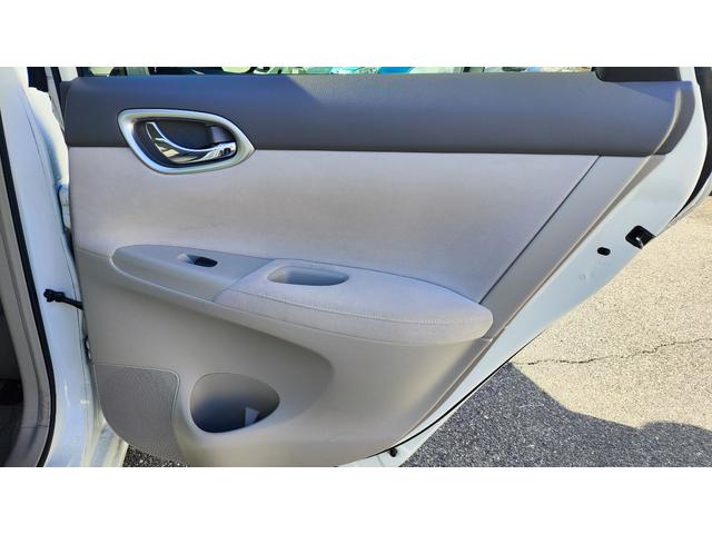 シルフィ Ｘ　ワンオーナー・フォグライト・オートライト・ウィンカードアミラー・プッシュスタート・フルオートエアコン・純正フルセグナビ・バックカメラ・禁煙車（44枚目）