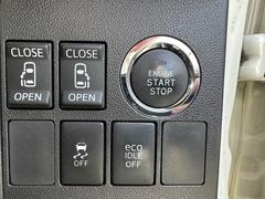 両側パワースライドドア！スマートキーや運転席のスイッチで後席両側スライドドアの開閉が可能♪電動だから力を入れてドアを開ける必要が無く、小さなお子様でも簡単に開け閉めでき快適です♪ 7