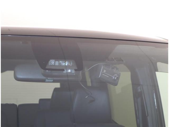 フロントガラスには支援装置のセンサーがついています