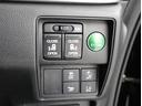 両側電動スライドドアは運転席からも操作でき便利です