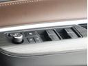 ここ最近のお車には、標準装備になりますが、パワーウインドの操作スイッチです。小さな子供さんが触っても動かせない、ウインドロック機能もあって安心ですよ(^◇^)