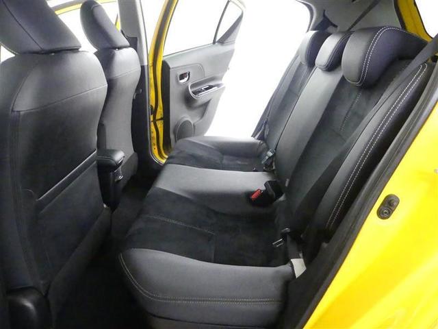 後席は、膝元に十分なスペースを確保！室内も専門のスタッフによる清掃済みでキレイです♪是非一度ご覧ください！