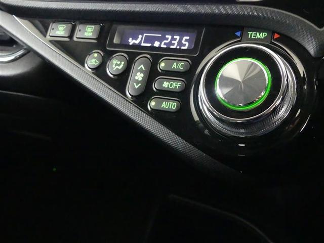 左右独立温度コントロールフルオートエアコンです。運転席、助手席それぞれで独立して温度設定ができます。冷え性の方が乗っても安心ですね♪