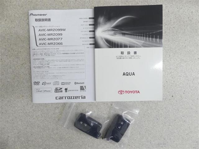 キーを取り出さずにドアを施錠＆解錠。クルマの始動も可能です。