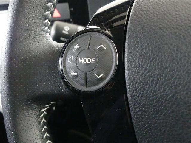 ステアリングスイッチ付き。前方から目を離すことなく操作することが可能です。