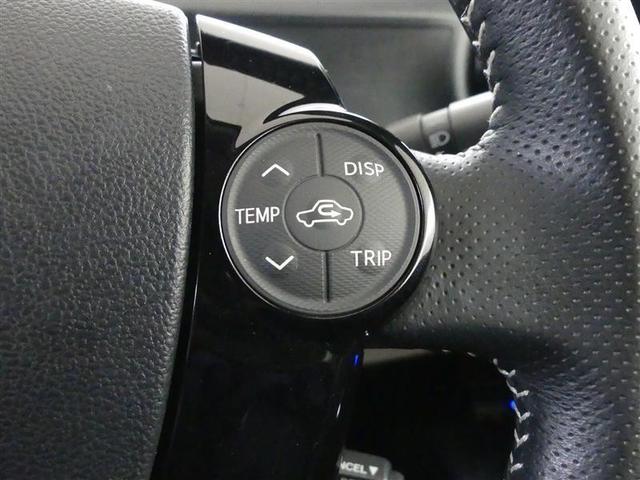 ステアリングスイッチ付き。前方から目を離すことなく操作することが可能です。