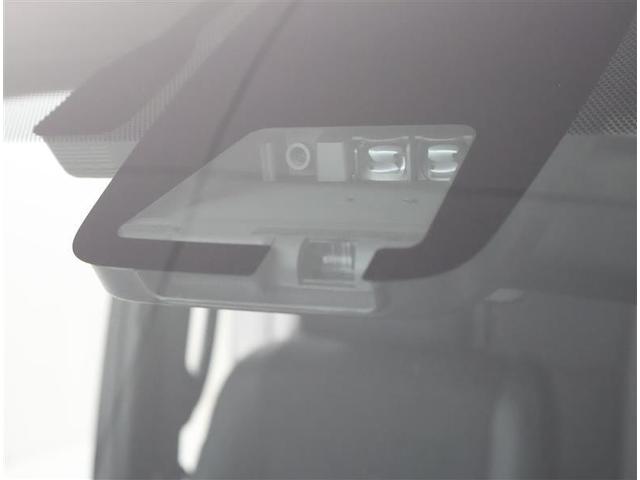 ヴォクシー ハイブリッドＺＳ　煌ＩＩＩ　フルセグ　メモリーナビ　ＤＶＤ再生　後席モニター　バックカメラ　衝突被害軽減システム　ＥＴＣ　ドラレコ　両側電動スライド　ＬＥＤヘッドランプ　乗車定員７人　３列シート　ワンオーナー　フルエアロ（9枚目）