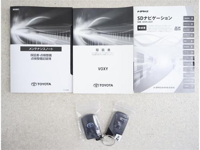 ヴォクシー ハイブリッドＺＳ　煌ＩＩＩ　フルセグ　メモリーナビ　ＤＶＤ再生　後席モニター　バックカメラ　衝突被害軽減システム　ＥＴＣ　ドラレコ　両側電動スライド　ＬＥＤヘッドランプ　乗車定員７人　３列シート　ワンオーナー　フルエアロ（19枚目）