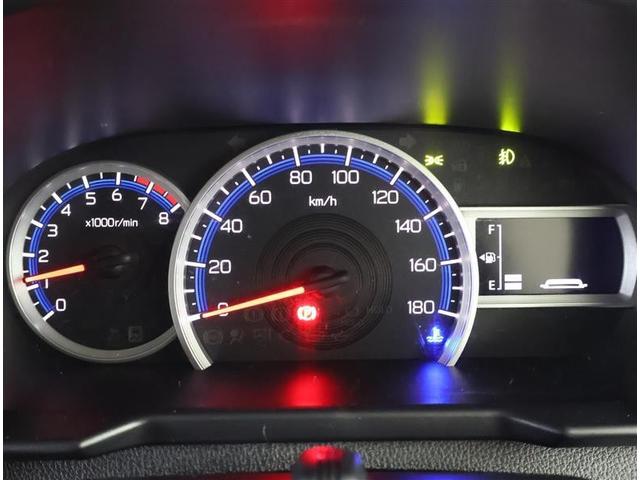 �X�^�C���b�V���ȃf�U�C���̃C���p�l�B�e����X�C�b�`�͎g���₷���ʒu�ɔz�u����Ă܂��B