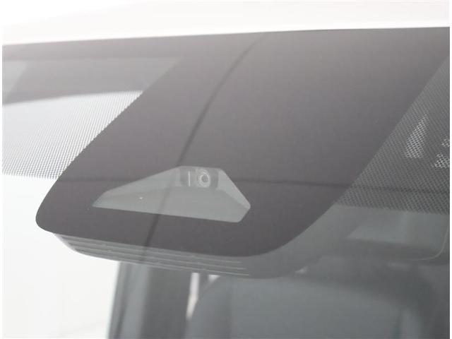 ヴォクシー ハイブリッドＳ－Ｚ　フルセグ　メモリーナビ　ＤＶＤ再生　バックカメラ　衝突被害軽減システム　ＥＴＣ　両側電動スライド　ＬＥＤヘッドランプ　乗車定員７人　３列シート　ワンオーナー（10枚目）