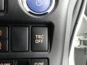 トラクションコントロールとは、すべりやすい路面での発進時や加速時にタイヤの空転を抑え、駆動力確保に貢献する機能です。詳細は販売店スタッフまでおたずねください。