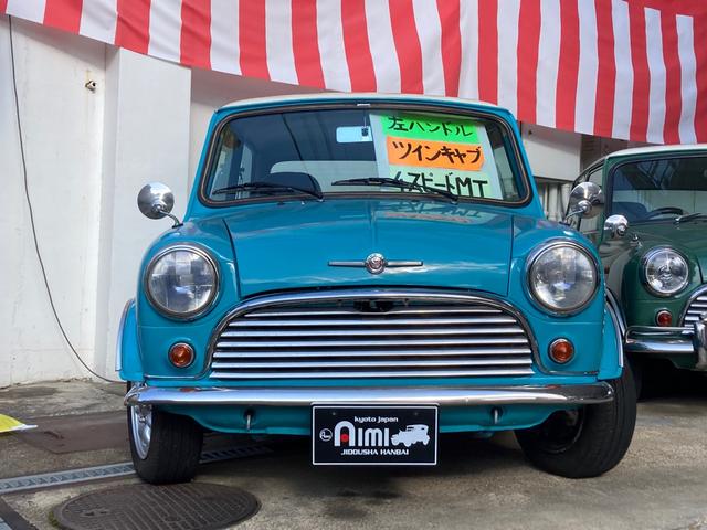 ＭＩＮＩ 　左ハンドル　ツインキャブ　エアコン　センターメーター　４ＭＴ　ツートンカラー（2枚目）