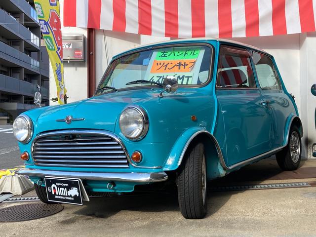 ＭＩＮＩ 　左ハンドル　ツインキャブ　エアコン　センターメーター　４ＭＴ　ツートンカラー（3枚目）