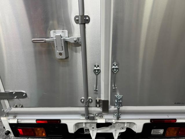 観音扉・鍵付きハンドル！！