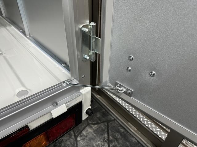 観音ドア用９０度ストッパー付き！