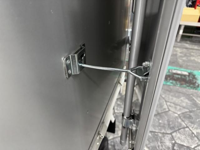 観音ドア開き止めストッパー付き！！