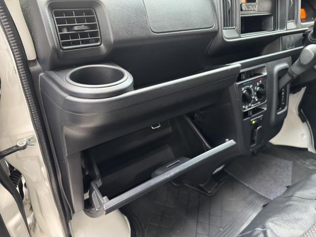 車検証・その他収納にご利用下さい。