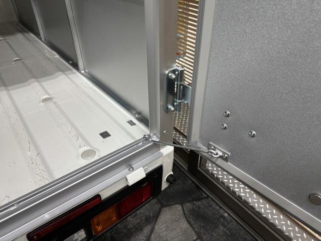 ハイゼットトラック スタンダード CVT・スマアシ・スマートキー・プッシュスタート・パワーウィンドウ・電動格納ミラー・ドラレコ・アルミパネル宅配仕様・幌付き・鍵付きハンドル・観音扉・カマチ脱着可能・アイドリングストップ・幌高2500(24枚目)