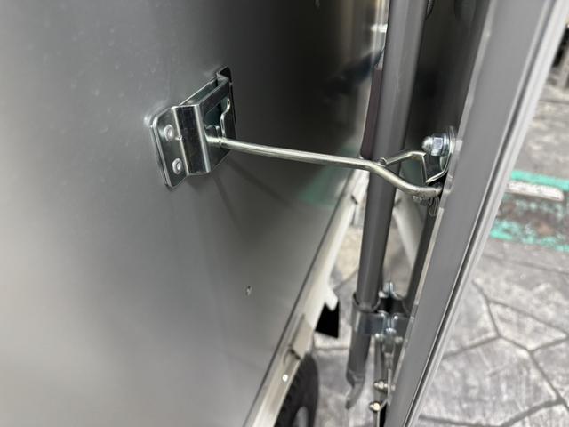 ハイゼットトラック スタンダード CVT・スマアシ・スマートキー・プッシュスタート・パワーウィンドウ・電動格納ミラー・ドラレコ・アルミパネル宅配仕様・幌付き・鍵付きハンドル・観音扉・カマチ脱着可能・アイドリングストップ・幌高2500(25枚目)