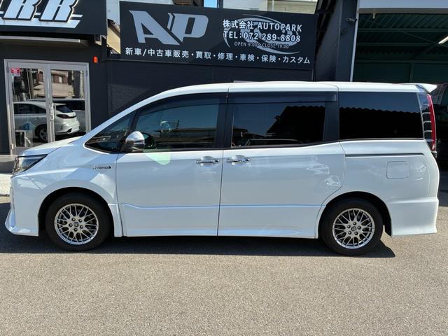 ノア ハイブリッドＳｉ　ダブルバイビー　カロッツェリア　１０インチナビ　１３インチフリップダウンモニター　ＥＴＣ　両側パワースライドドア　Ｂｌｕｅｔｏｏｔｈオーディオ　レーダー探知機　コーナーセンサー　ドライブレコーダー　シートヒーター（2枚目）