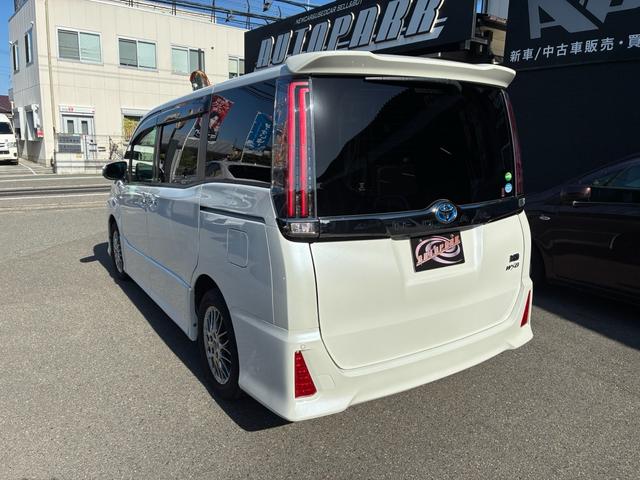 ノア ハイブリッドＳｉ　ダブルバイビー　カロッツェリア　１０インチナビ　１３インチフリップダウンモニター　ＥＴＣ　両側パワースライドドア　Ｂｌｕｅｔｏｏｔｈオーディオ　レーダー探知機　コーナーセンサー　ドライブレコーダー　シートヒーター（3枚目）