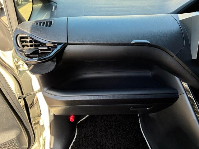 ノア ハイブリッドＳｉ　ダブルバイビー　カロッツェリア　１０インチナビ　１３インチフリップダウンモニター　ＥＴＣ　両側パワースライドドア　Ｂｌｕｅｔｏｏｔｈオーディオ　レーダー探知機　コーナーセンサー　ドライブレコーダー　シートヒーター（53枚目）