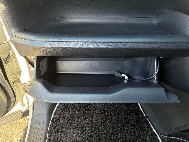 ノア ハイブリッドＳｉ　ダブルバイビー　カロッツェリア　１０インチナビ　１３インチフリップダウンモニター　ＥＴＣ　両側パワースライドドア　Ｂｌｕｅｔｏｏｔｈオーディオ　レーダー探知機　コーナーセンサー　ドライブレコーダー　シートヒーター（55枚目）