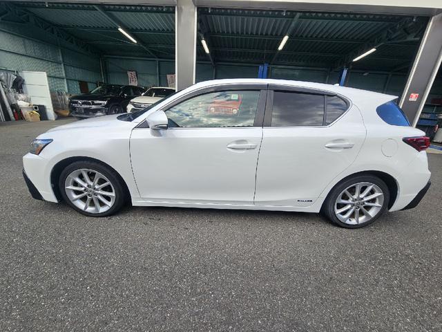 ＣＴ ＣＴ２００ｈ　バージョンＬ　３眼ＬＥＤヘッドライト　電動サンルーフ　シーケンシャルウインカー　パワーシート　シートヒーター　クルーズコントロール　ＥＴＣ　サンルーフ　Ｂｌｕｅｔｏｏｔｈ　バックカメラ　革シート　クリアランスソナー（2枚目）