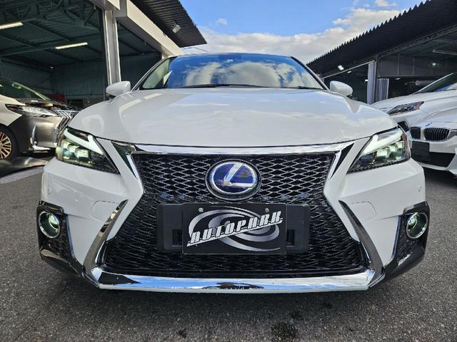 ＣＴ ＣＴ２００ｈ　バージョンＬ　３眼ＬＥＤヘッドライト　電動サンルーフ　シーケンシャルウインカー　パワーシート　シートヒーター　クルーズコントロール　ＥＴＣ　サンルーフ　Ｂｌｕｅｔｏｏｔｈ　バックカメラ　革シート　クリアランスソナー（9枚目）