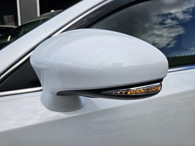 ＣＴ ＣＴ２００ｈ　バージョンＬ　３眼ＬＥＤヘッドライト　電動サンルーフ　シーケンシャルウインカー　パワーシート　シートヒーター　クルーズコントロール　ＥＴＣ　サンルーフ　Ｂｌｕｅｔｏｏｔｈ　バックカメラ　革シート　クリアランスソナー（12枚目）