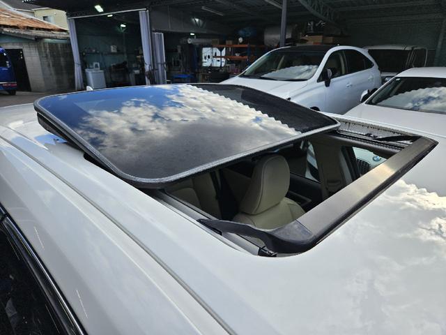 ＣＴ ＣＴ２００ｈ　バージョンＬ　３眼ＬＥＤヘッドライト　電動サンルーフ　シーケンシャルウインカー　パワーシート　シートヒーター　クルーズコントロール　ＥＴＣ　サンルーフ　Ｂｌｕｅｔｏｏｔｈ　バックカメラ　革シート　クリアランスソナー（14枚目）