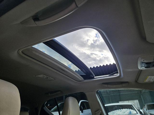 ＣＴ ＣＴ２００ｈ　バージョンＬ　３眼ＬＥＤヘッドライト　電動サンルーフ　シーケンシャルウインカー　パワーシート　シートヒーター　クルーズコントロール　ＥＴＣ　サンルーフ　Ｂｌｕｅｔｏｏｔｈ　バックカメラ　革シート　クリアランスソナー（15枚目）