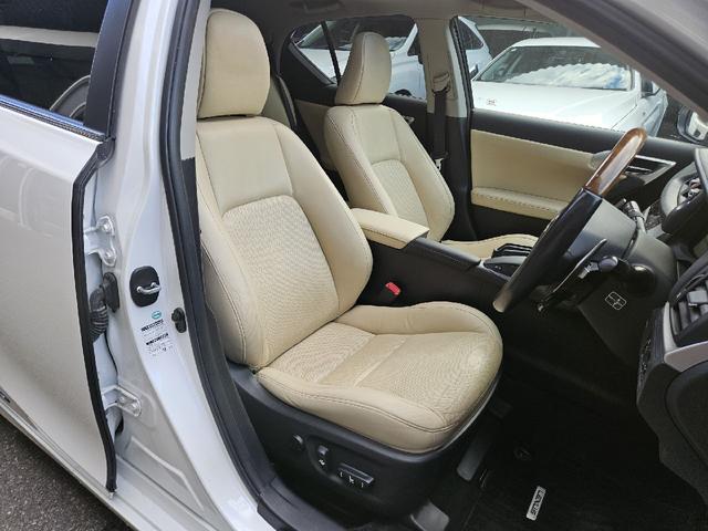 ＣＴ ＣＴ２００ｈ　バージョンＬ　３眼ＬＥＤヘッドライト　電動サンルーフ　シーケンシャルウインカー　パワーシート　シートヒーター　クルーズコントロール　ＥＴＣ　サンルーフ　Ｂｌｕｅｔｏｏｔｈ　バックカメラ　革シート　クリアランスソナー（17枚目）