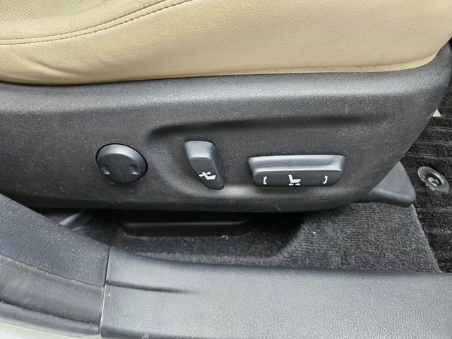 ＣＴ ＣＴ２００ｈ　バージョンＬ　３眼ＬＥＤヘッドライト　電動サンルーフ　シーケンシャルウインカー　パワーシート　シートヒーター　クルーズコントロール　ＥＴＣ　サンルーフ　Ｂｌｕｅｔｏｏｔｈ　バックカメラ　革シート　クリアランスソナー（20枚目）