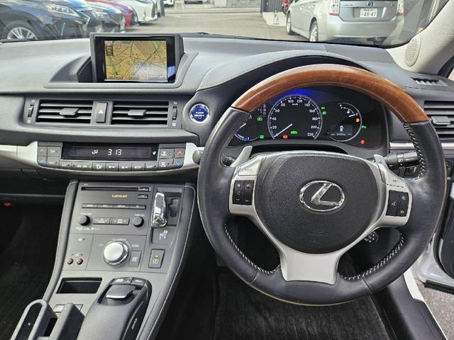 ＣＴ ＣＴ２００ｈ　バージョンＬ　３眼ＬＥＤヘッドライト　電動サンルーフ　シーケンシャルウインカー　パワーシート　シートヒーター　クルーズコントロール　ＥＴＣ　サンルーフ　Ｂｌｕｅｔｏｏｔｈ　バックカメラ　革シート　クリアランスソナー（21枚目）